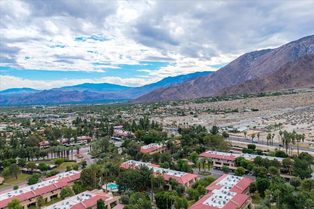 2812 N Auburn Court 206, Palm Springs, California 92262 home-pic-23